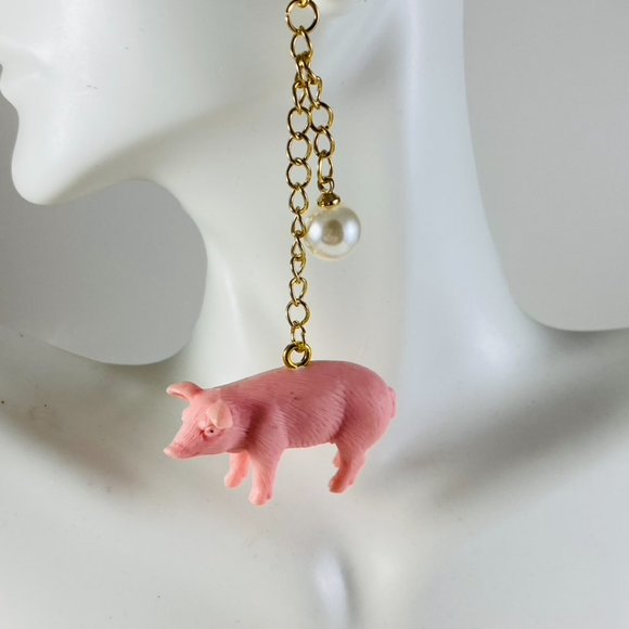 Adorable Piggies and pearls chain dangle earrings KAWAII NWT - Picture 2 of 4